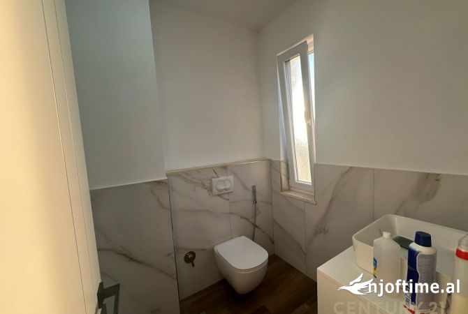 Shtepi me qera Apartament ne Tirane, 2+1, Mobilimi E mobiluar, Pagesa 1,200  Euro.
