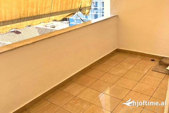 Ambient biznesi me qera 3+1 ne Tirane - 1,200 Euro