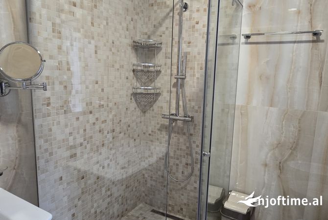 Shtepi ne shitje Apartament ne Tirane, 2+1, Mobilimi Bosh, pa mobiluar, Pagesa 275,000  Euro.