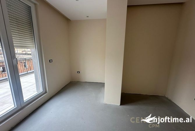 Shtepi ne shitje Apartament ne Tirane, 2+1, Mobilimi Bosh, pa mobiluar, Pagesa 299,000  Euro.