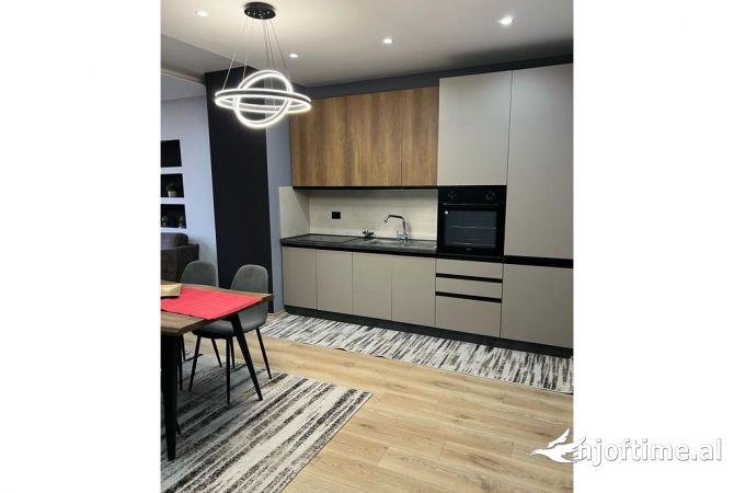Shtepi me qera 2+1 ne Tirane - 650 Euro