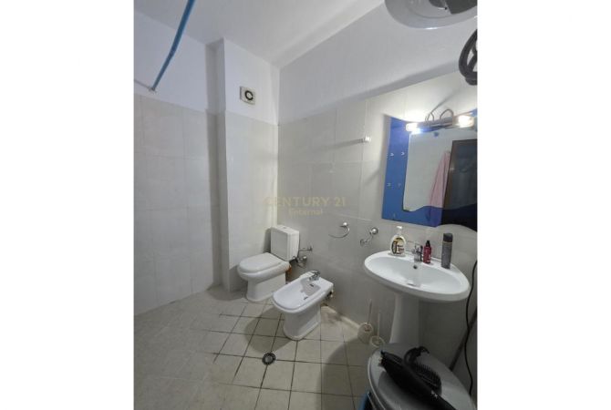 Shtepi ne shitje Apartament ne Tirane, 2+1, Mobilimi E mobiluar, Pagesa 160,000  Euro.