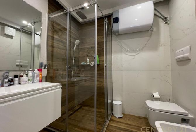 Shtepi ne shitje Apartament ne Tirane, 2+1, Mobilimi E mobiluar, Pagesa 490,000  Euro.