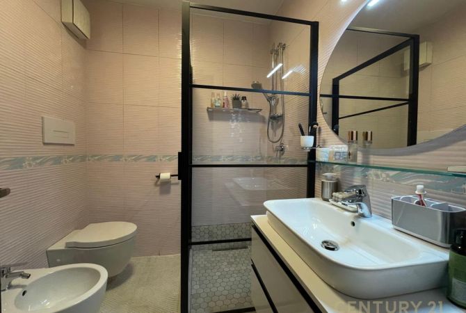 Shtepi ne shitje Apartament ne Tirane, 2+1, Mobilimi E mobiluar, Pagesa 490,000  Euro.