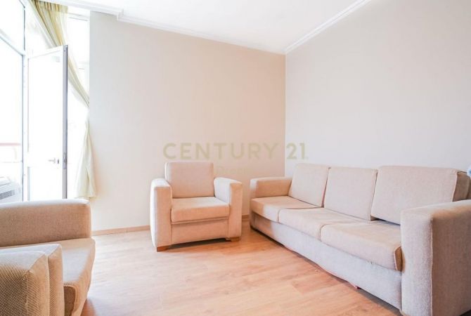 Shtepi ne shitje Apartament ne Tirane, 3+1, Mobilimi E mobiluar, Pagesa 425,000  Euro.