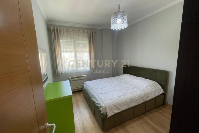 Shtepi me qera Apartament ne Tirane, 3+1, Mobilimi E mobiluar, Pagesa 1,200  Euro.