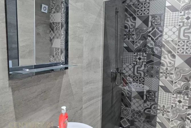 Shtepi me qera Apartament ne Tirane, 2+1, Mobilimi E mobiluar, Pagesa 1,200  Euro.