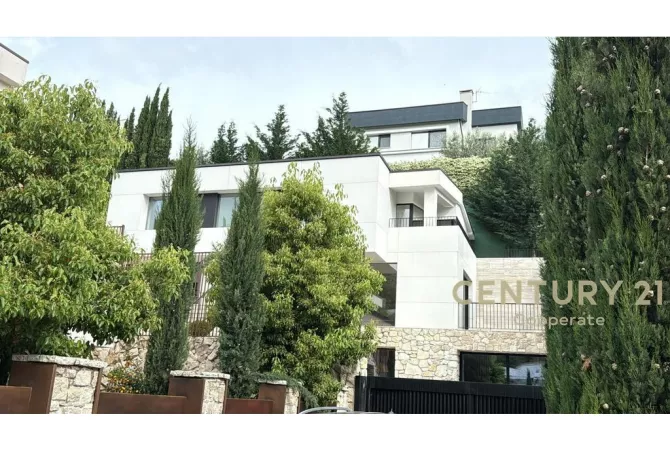 Shtepi me qera 4+1 ne Tirane - 5,000 Euro