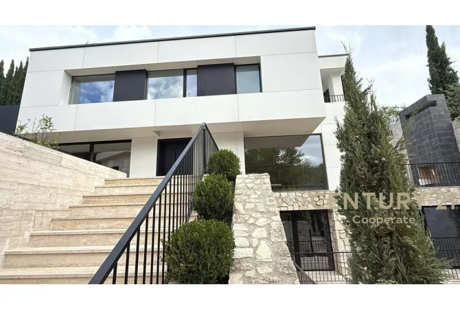 Shtepi me qera 4+1 ne Tirane - 5,000 Euro