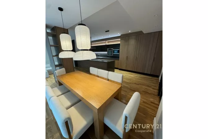 Shtepi me qera Vila Luksoze ne Tirane, 4+1, Mobilimi E mobiluar, Pagesa 5,000  Euro.