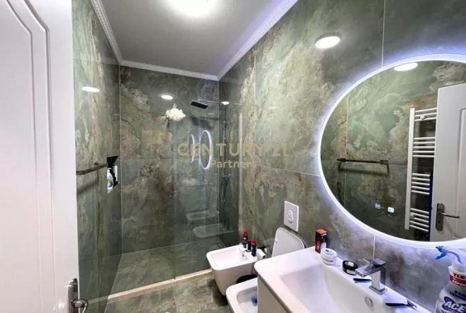 Shtepi me qera Apartament ne Tirane, 2+1, Mobilimi E mobiluar, Pagesa 700  Euro.