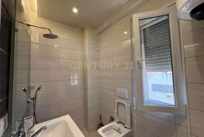 Shtepi ne shitje Apartament ne Durres, 3+1, Mobilimi E mobiluar, Pagesa 280,000  Euro.