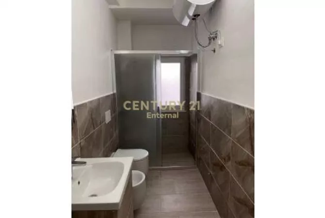 Shtepi me qera Apartament ne Tirane, 1+1, Mobilimi Pjeserisht e mobiluar, Pagesa 550  Euro.