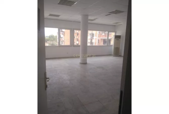 Shtepi me qera 7+1 ne Tirane - 5,300 Euro