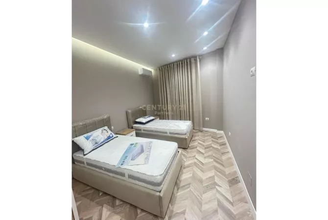 Shtepi ne shitje Apartament ne Tirane, 2+1, Mobilimi E mobiluar, Pagesa 360,000  Euro.