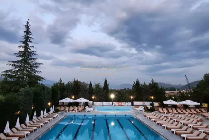 Ambient biznesi me qera 5+1 ne Tirane - 5,000 Euro