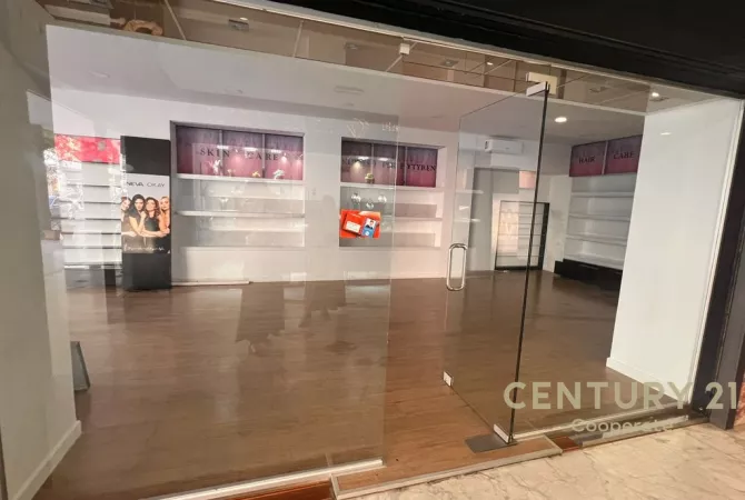 Ambjent biznesi me qera 1+1 ne Tirane - 3,185 Euro