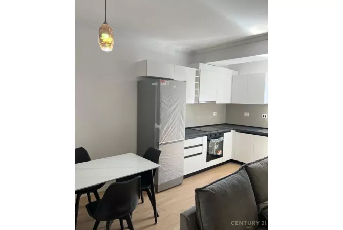 Shtepi me qera 2+1 ne Tirane - 950 Euro