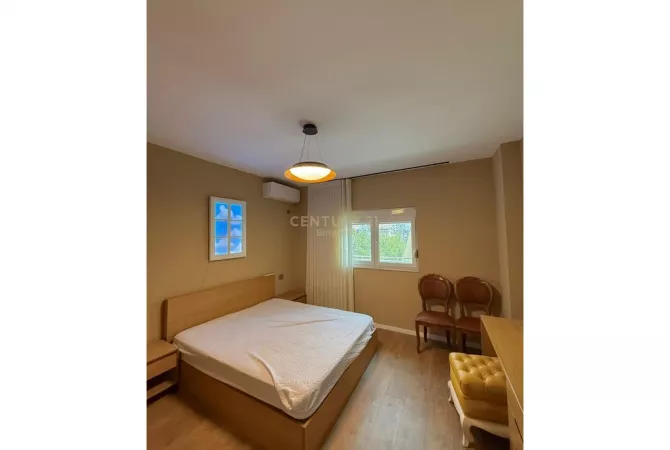 Shtepi me qera Apartament ne Tirane, 2+1, Mobilimi E mobiluar, Pagesa 1,000  Euro.