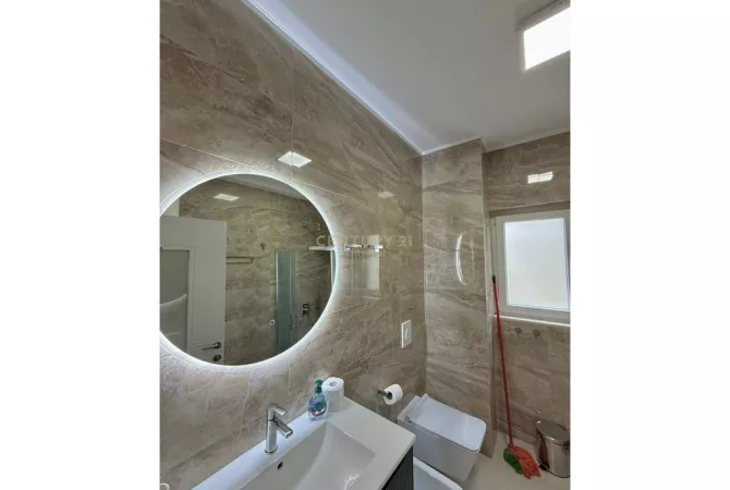 Shtepi me qera Apartament ne Tirane, 2+1, Mobilimi E mobiluar, Pagesa 1,000  Euro.