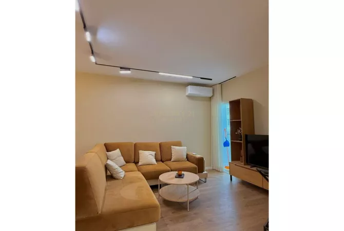 Shtepi me qera Apartament ne Tirane, 2+1, Mobilimi E mobiluar, Pagesa 1,000  Euro.