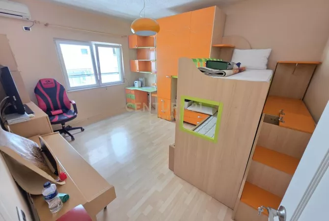 Shtepi ne shitje Apartament ne Tirane, 2+1, Mobilimi E mobiluar, Pagesa 270,000  Euro.
