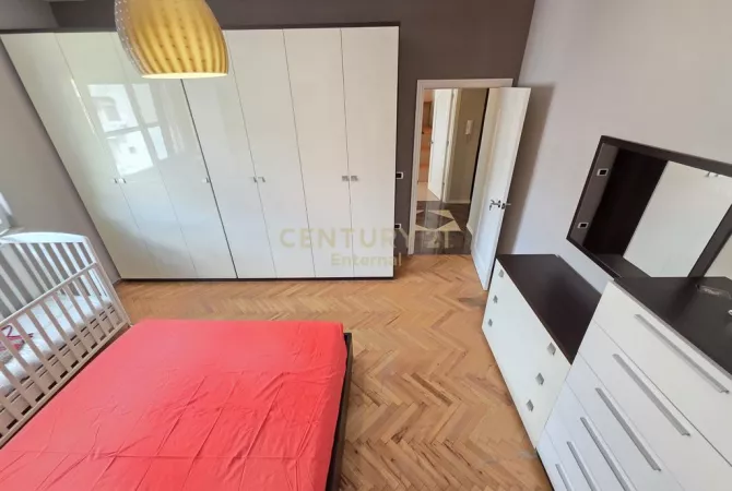 Shtepi ne shitje Apartament ne Tirane, 2+1, Mobilimi E mobiluar, Pagesa 270,000  Euro.