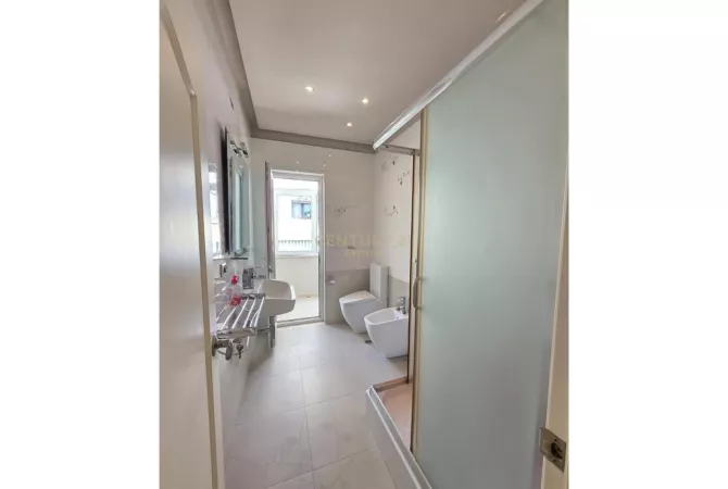 Shtepi ne shitje Apartament ne Tirane, 2+1, Mobilimi E mobiluar, Pagesa 270,000  Euro.