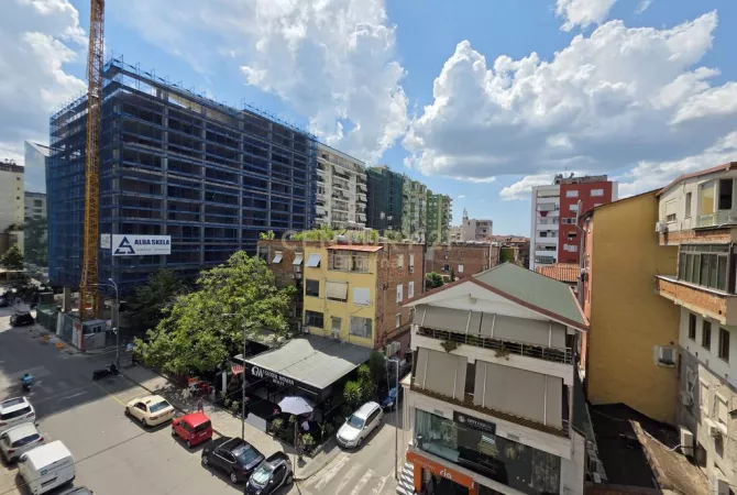 Shtepi ne shitje Apartament ne Tirane, 2+1, Mobilimi E mobiluar, Pagesa 270,000  Euro.