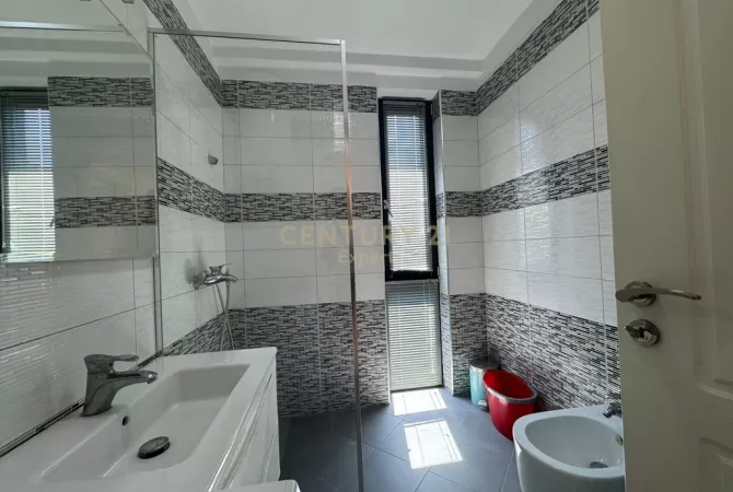 Shtepi me qera Apartament ne Tirane, 2+1, Mobilimi E mobiluar, Pagesa 1,600  Euro.