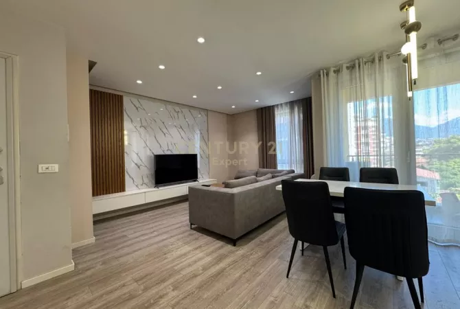 Shtepi me qera 2+1 ne Tirane - 1,600 Euro