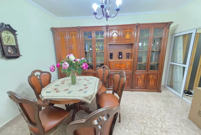 Shtepi me qera Apartament ne Tirane, 2+1, Mobilimi E mobiluar, Pagesa 500  Euro.