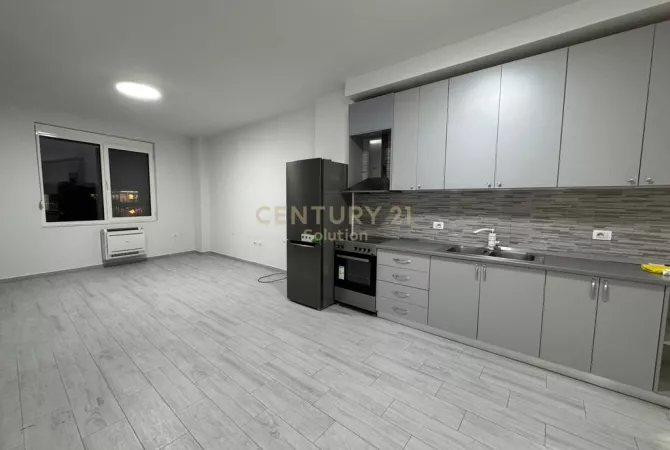 Ambiente Commerciale in Affitto 3+1 a Tirana - 800 Euro