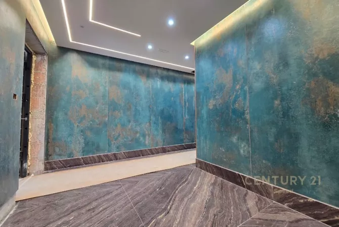 Ambiente Commerciale in Affitto 1+1 a Tirana - 2,500 Euro