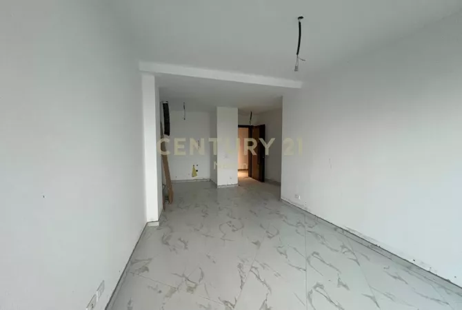 Shtepi me qera 2+1 ne Tirane - 1,000 Euro