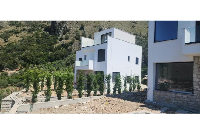 Shtepi ne shitje 3+1 ne Himare - 560,000 Euro