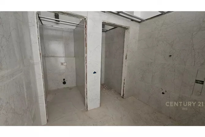 Ambiente Commerciale in Affitto 1+1 a Tirana - 1,800 Euro