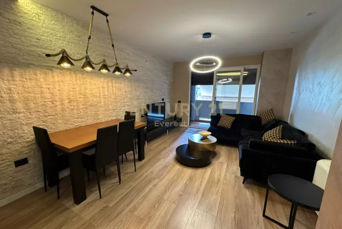 Shtepi me qera 2+1 ne Tirane - 900 Euro