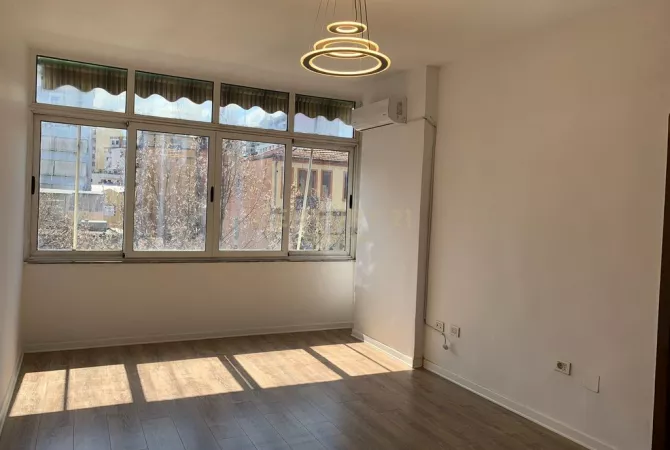 Ambient biznesi me qera 1+1 ne Tirane - 750 Euro