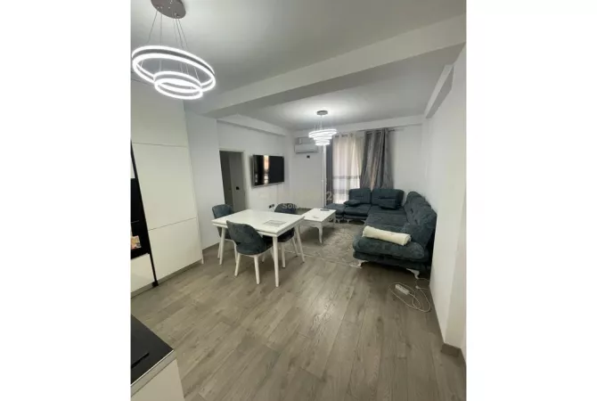 Shtepi me qera 2+1 ne Tirane - 620 Euro