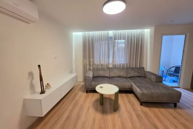Shtepi me qera 2+1 ne Tirane - 900 Euro