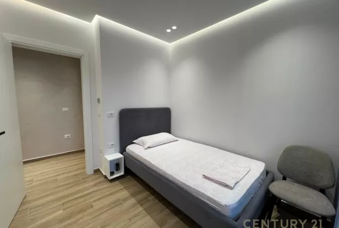 Shtepi ne shitje Apartament ne Tirane, 3+1, Mobilimi E mobiluar, Pagesa 300,000  Euro.