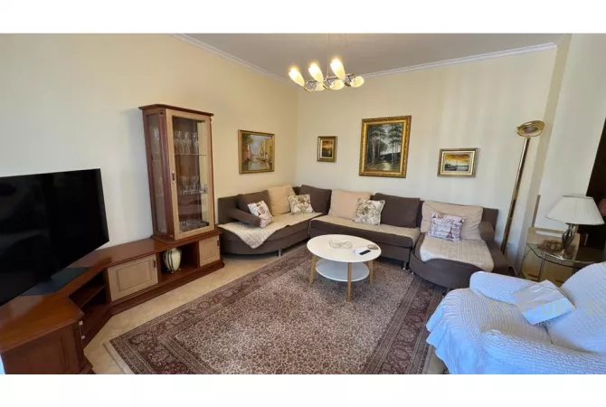 Shtepi me qera Apartament ne Tirane, 3+1, Mobilimi E mobiluar, Pagesa 1,050  Euro.