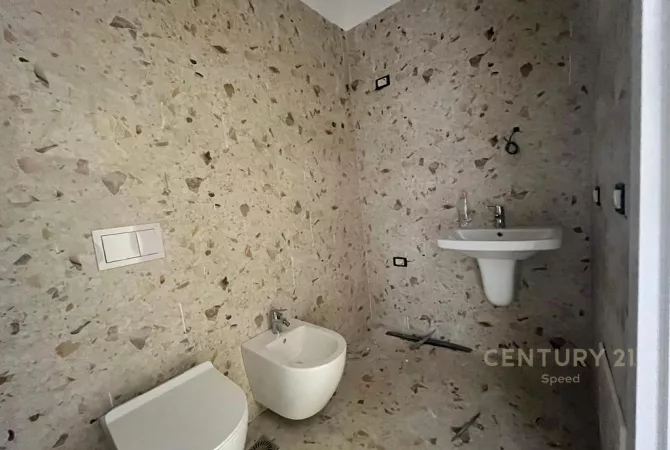 Shtepi me qera 2+1 ne Tirane - 750 Euro