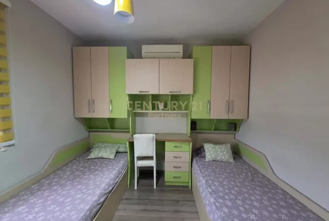 Shtepi me qera Apartament ne Tirane, 2+1, Mobilimi E mobiluar, Pagesa 800  Euro.