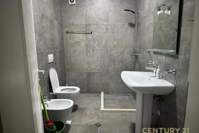 Shtepi me qera Apartament ne Tirane, 2+1, Mobilimi E mobiluar, Pagesa 700  Euro.