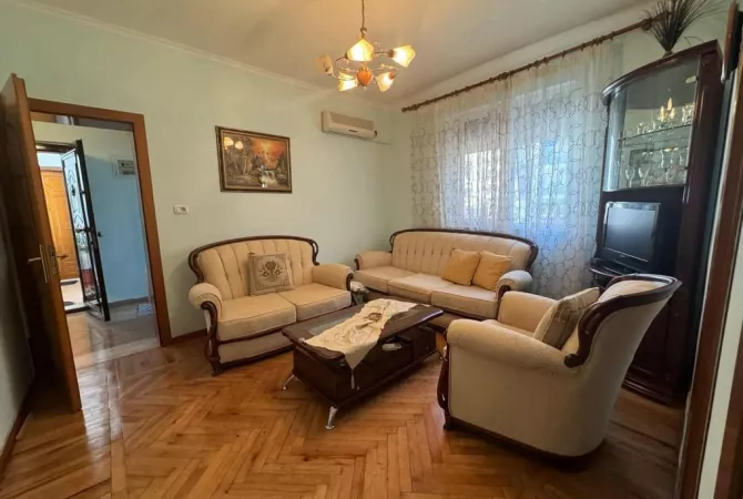 Shtepi me qera 2+1 ne Tirane - 650 Euro