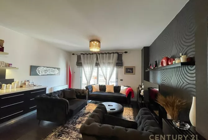 Shtepi me qera 2+1 ne Tirane - 1,800 Euro