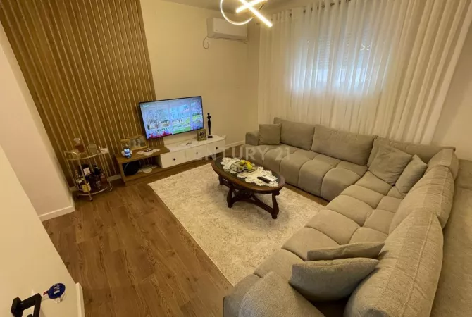 Shtepi me qera 3+1 ne Tirane - 1,200 Euro