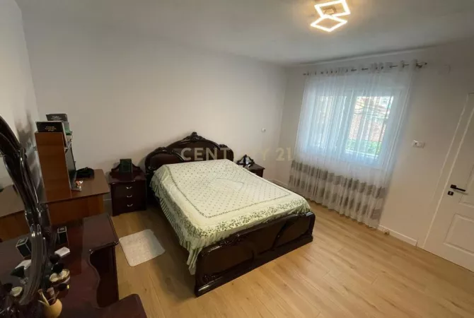 Shtepi me qera 3+1 ne Tirane - 1,200 Euro